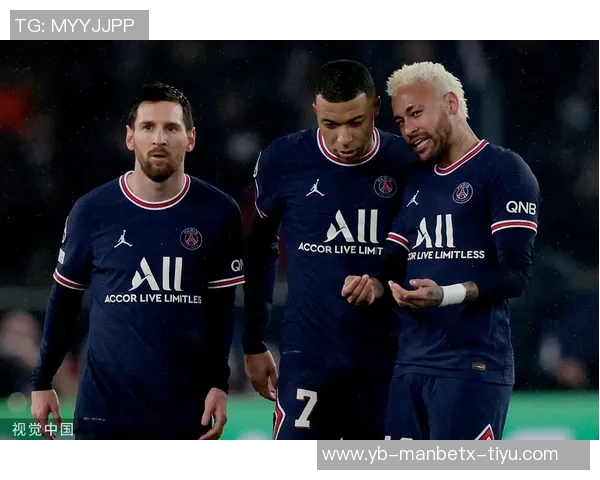 梅西与切特里在孟买球场亲切握手展现友谊与尊重